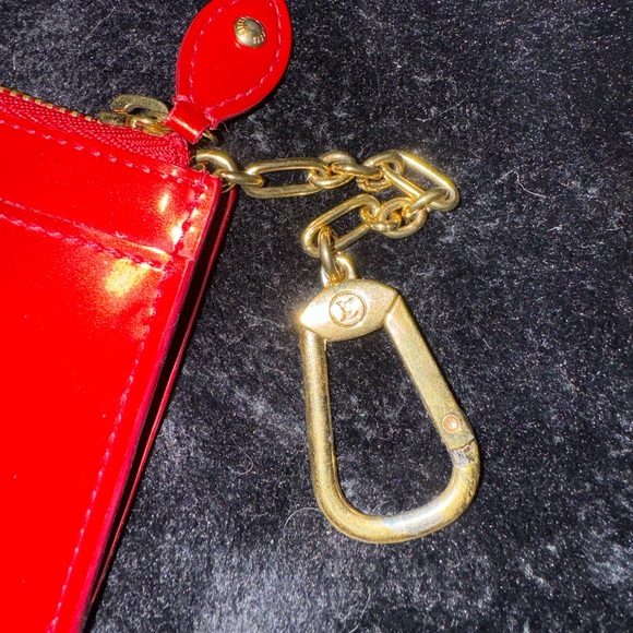 Authentic Louis Vuitton red vernis key cles - Picture 5 of 10
